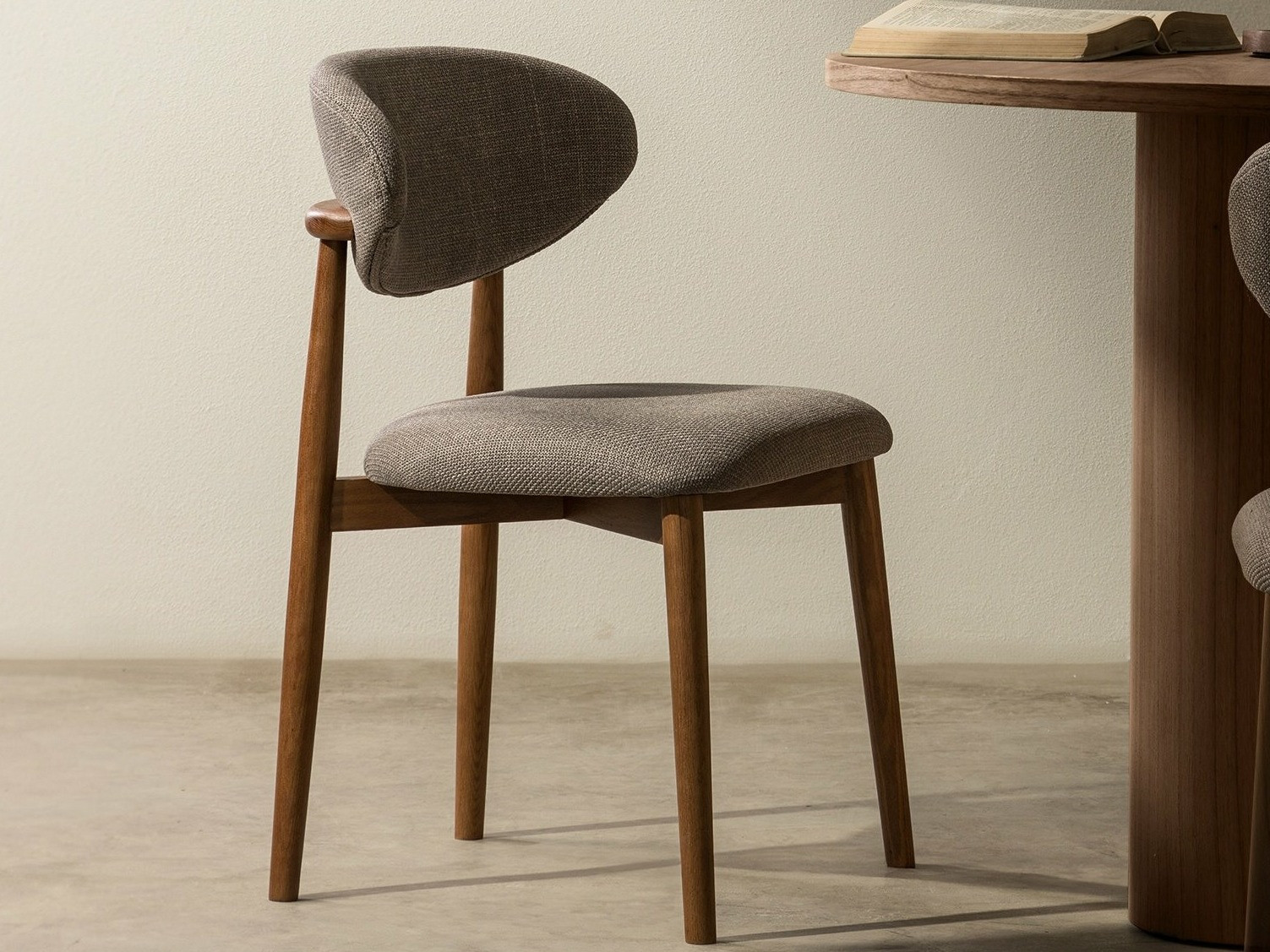 Krēsls Burleson 481 (Pelēks + Riekstkoks)