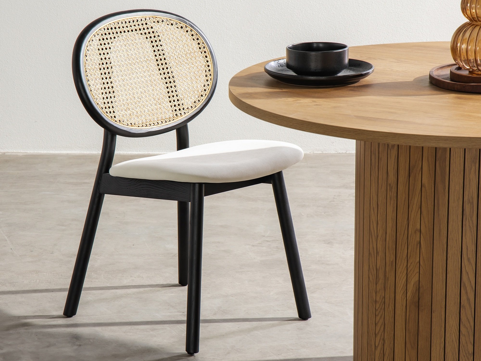 Krēsls Burleson 347 (Melns + Balts)