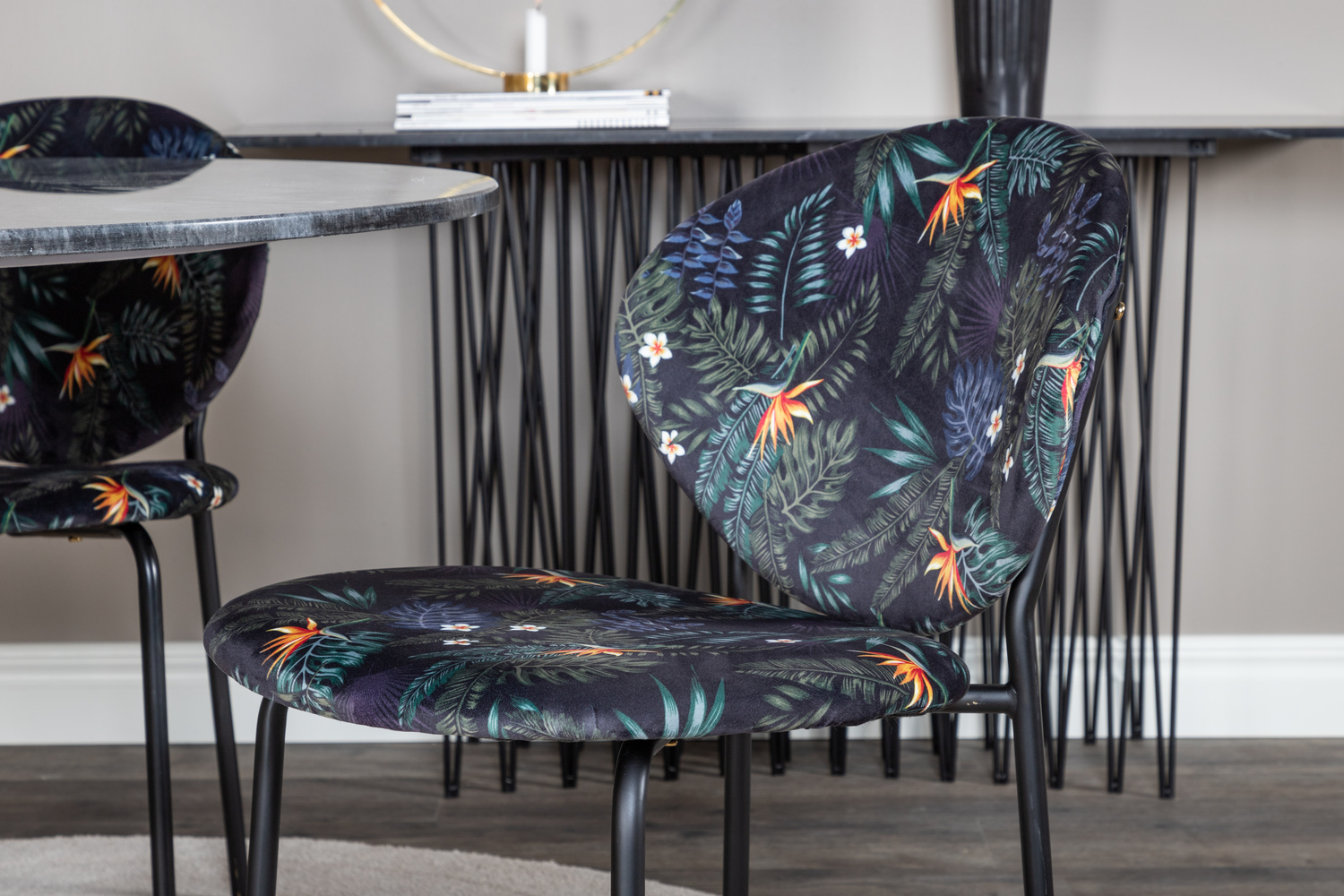 Ēdamistabas komplekts Dallas 1209 (Ziedu raksts + Melns)