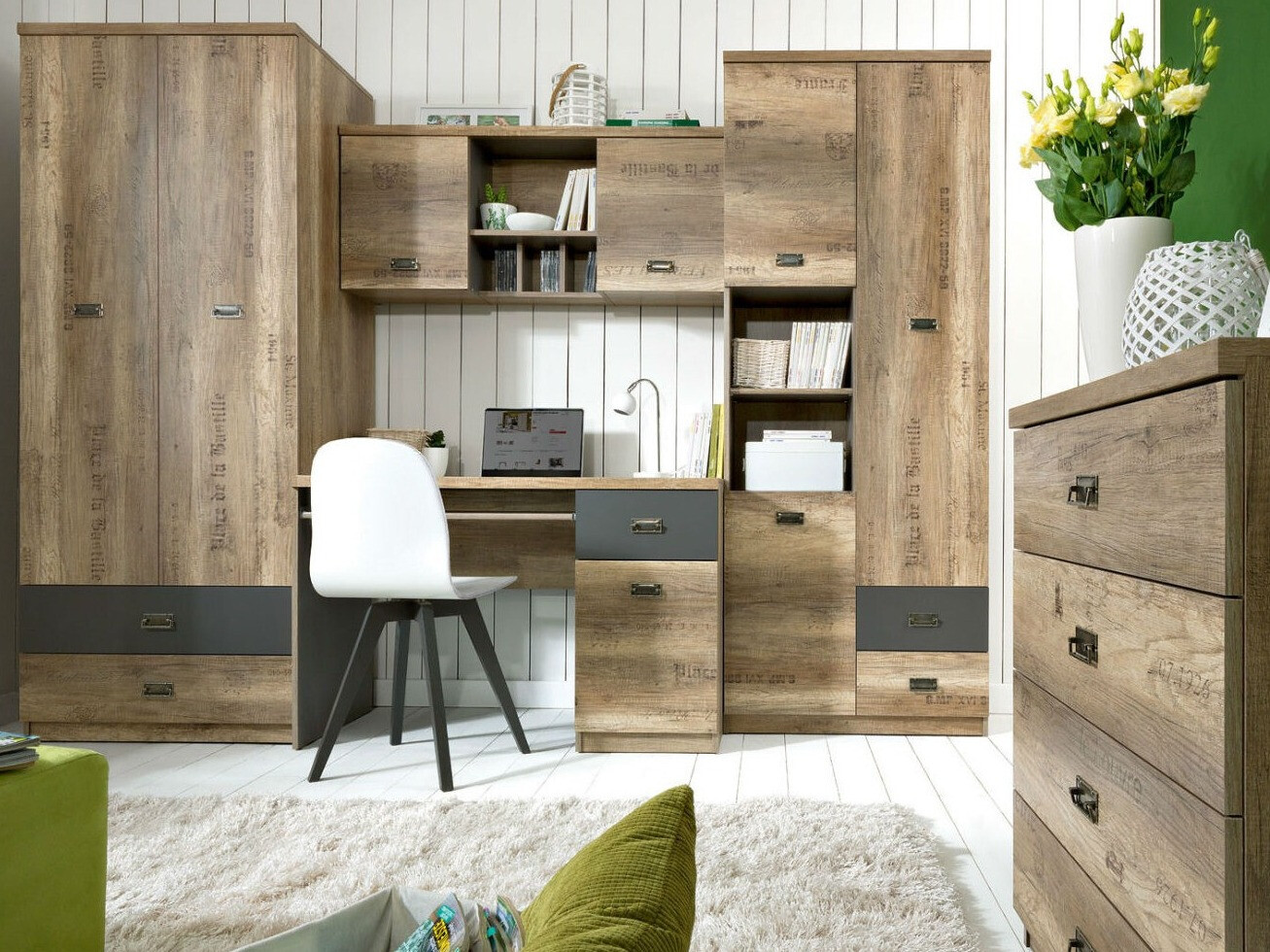 Kомод Odeveni 109