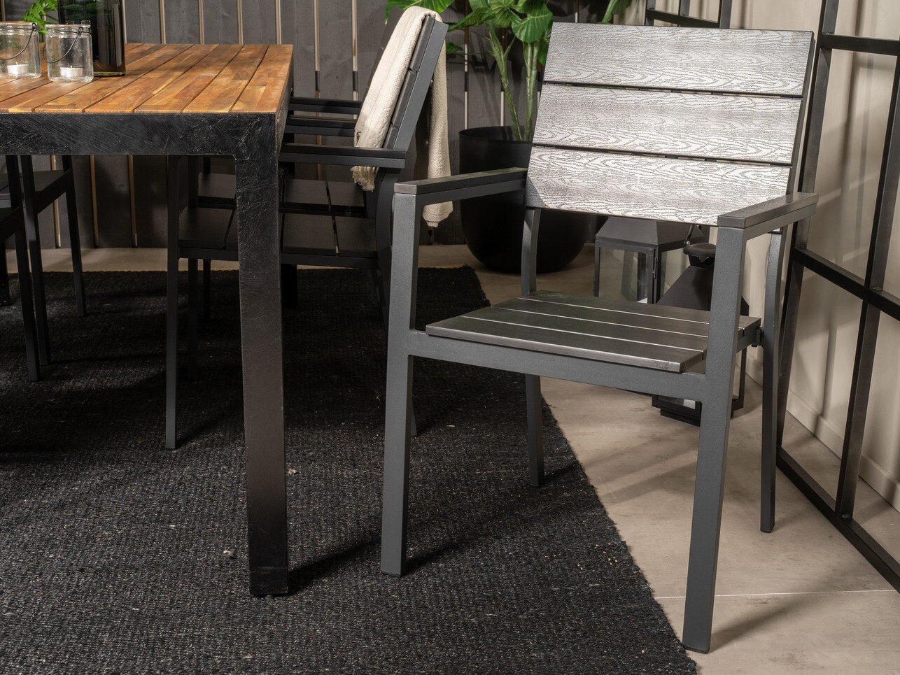 Galds un krēslu komplekts Dallas 587