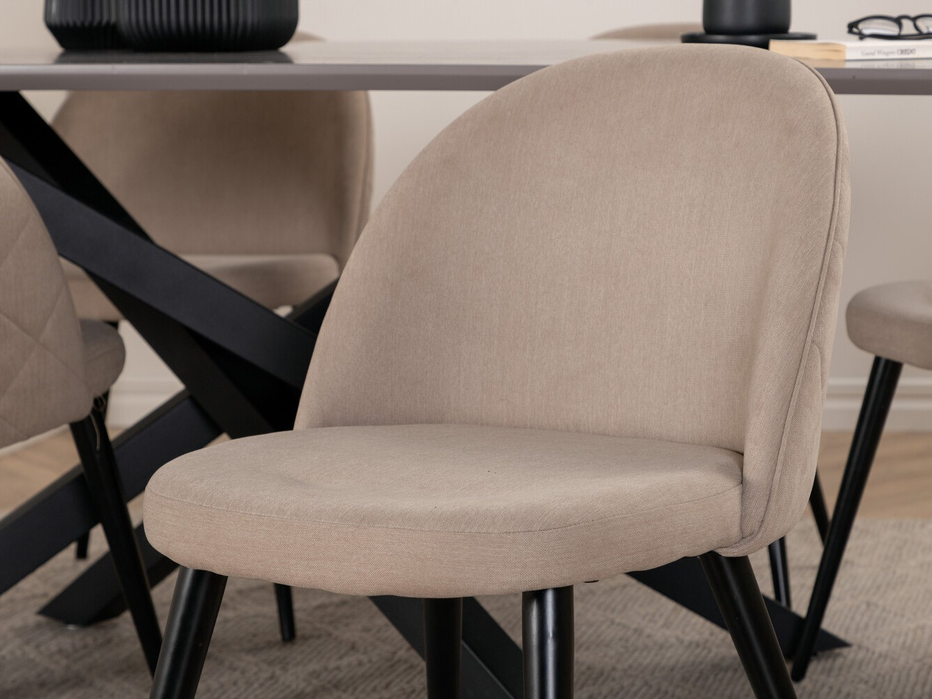 Ēdamistabas komplekts Dallas 3035 (Bēšs + Melns)