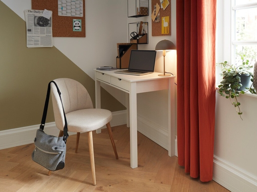 Rakstāmgalds Denton 133 (Balts)