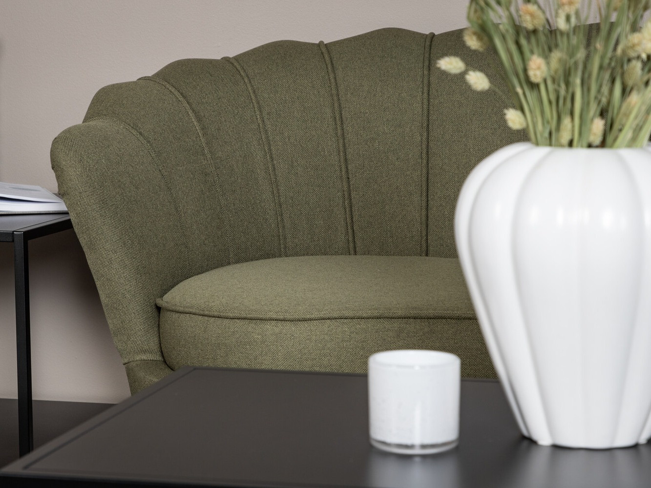 Dīvāns Dallas 2917 (Putekļaini zaļa + Melns)