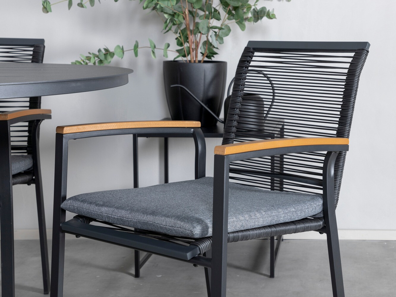 Galds un krēslu komplekts Dallas 1055