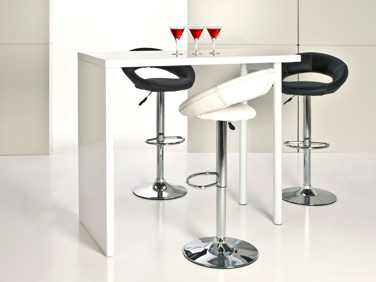 Zemais bāra krēsls Norsica 110 (Melns)