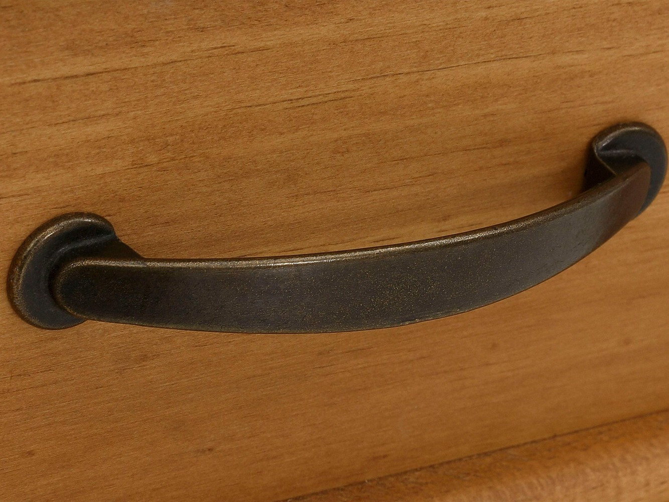 Kumode Tolelio 100 (Pelēks + Priede)