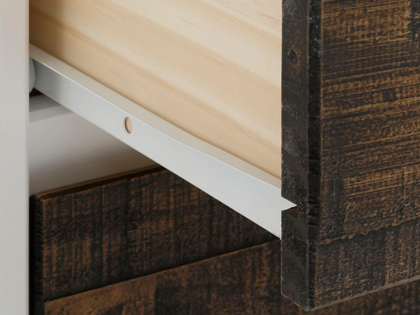 Kомод Denton 211