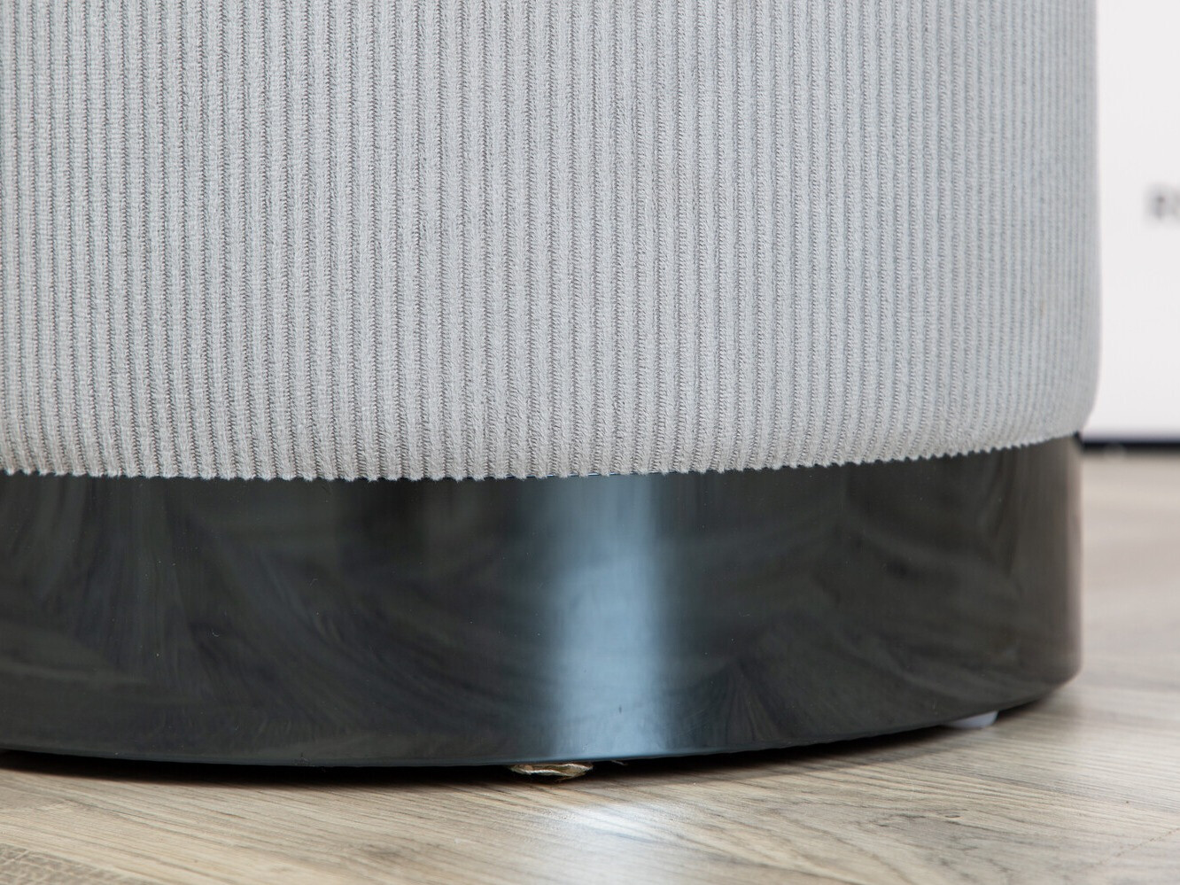 Pufs Dallas 2936 (Gaiši pelēks + Glancēts melns)