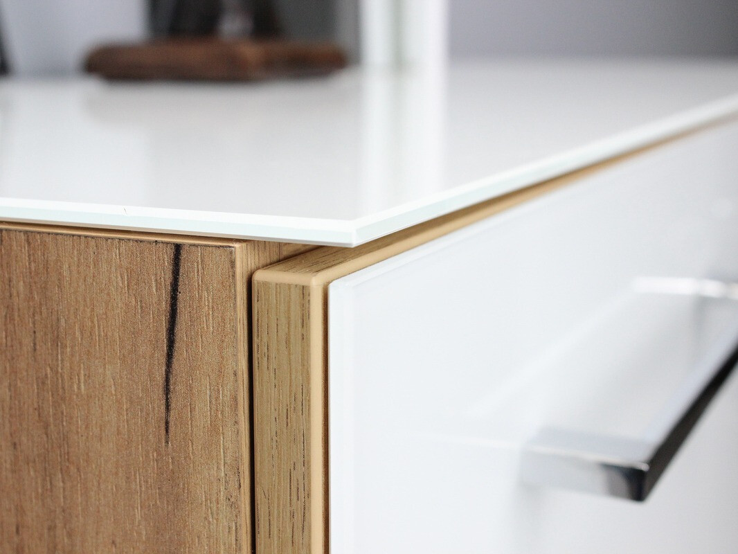 Plaukts Catcamu 104 (Glancēts balts + Navarra ozols)