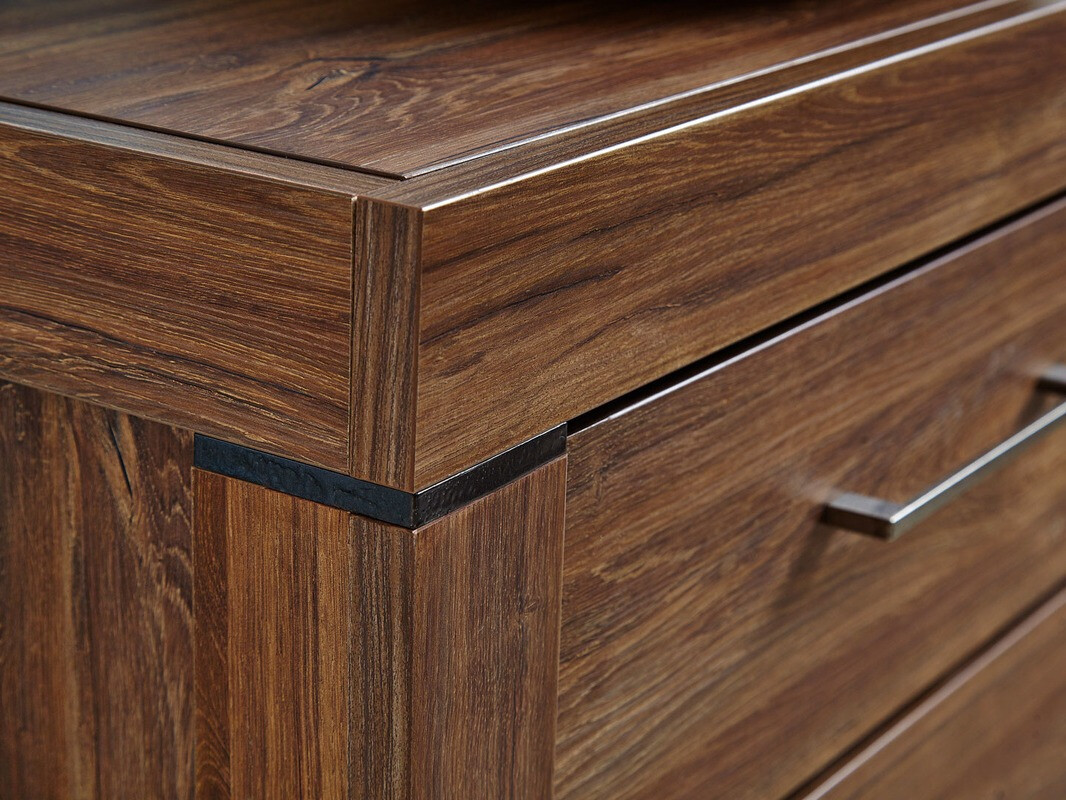 Kомод Etrlire 105