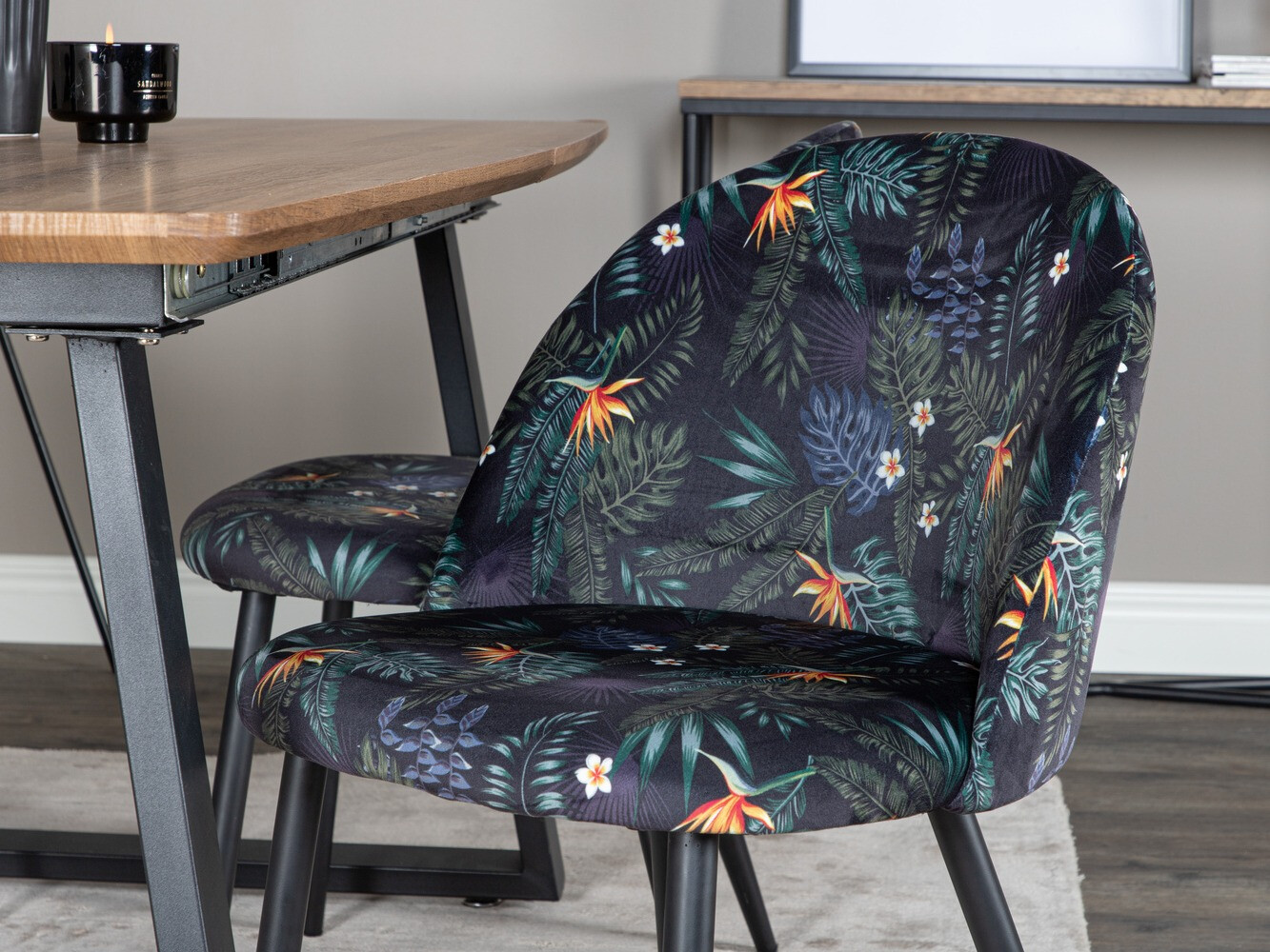 Ēdamistabas komplekts Dallas 335 (Ziedu raksts + Melns)