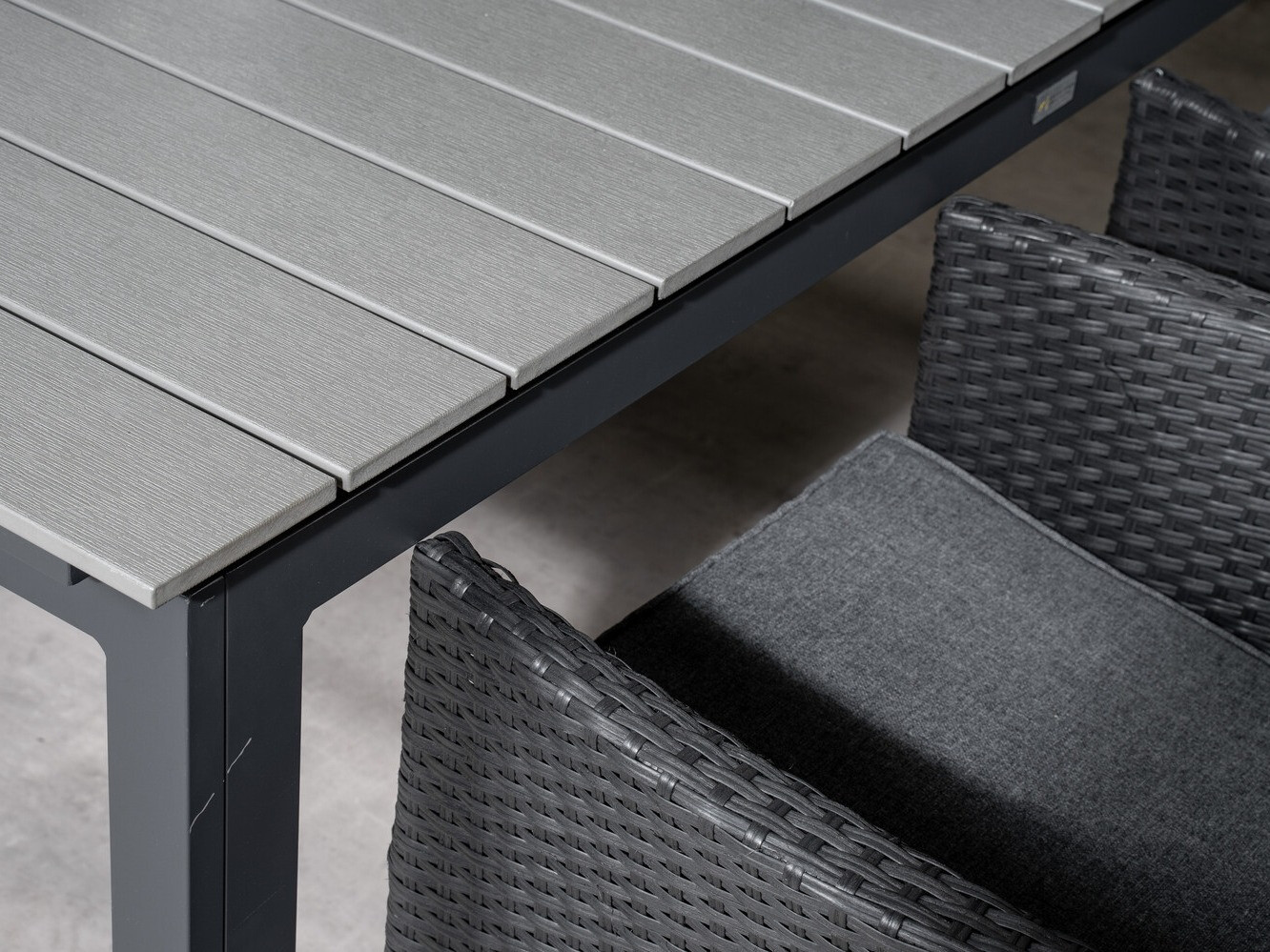 Galds un krēslu komplekts Dallas 2336