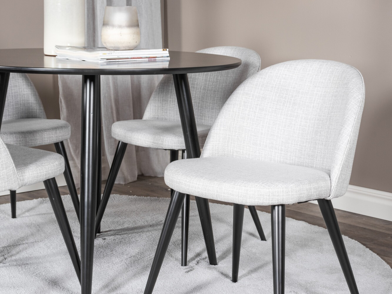 Ēdamistabas komplekts Dallas 343 (Gaiši pelēks + Melns)