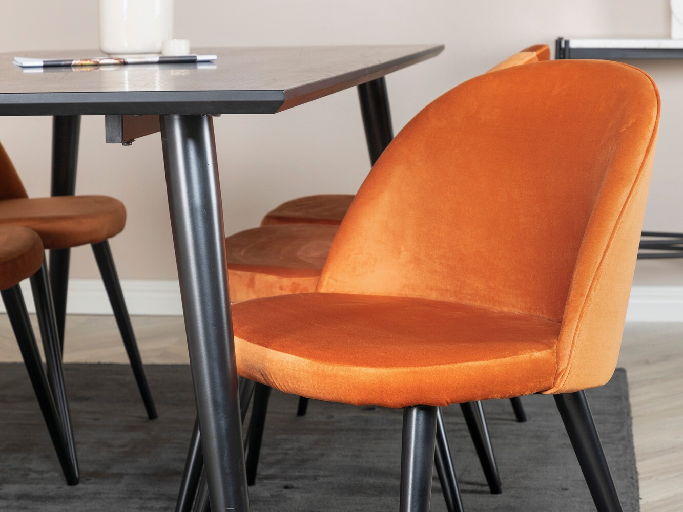 Ēdamistabas komplekts Dallas 1335 (Oranžs + Melns)