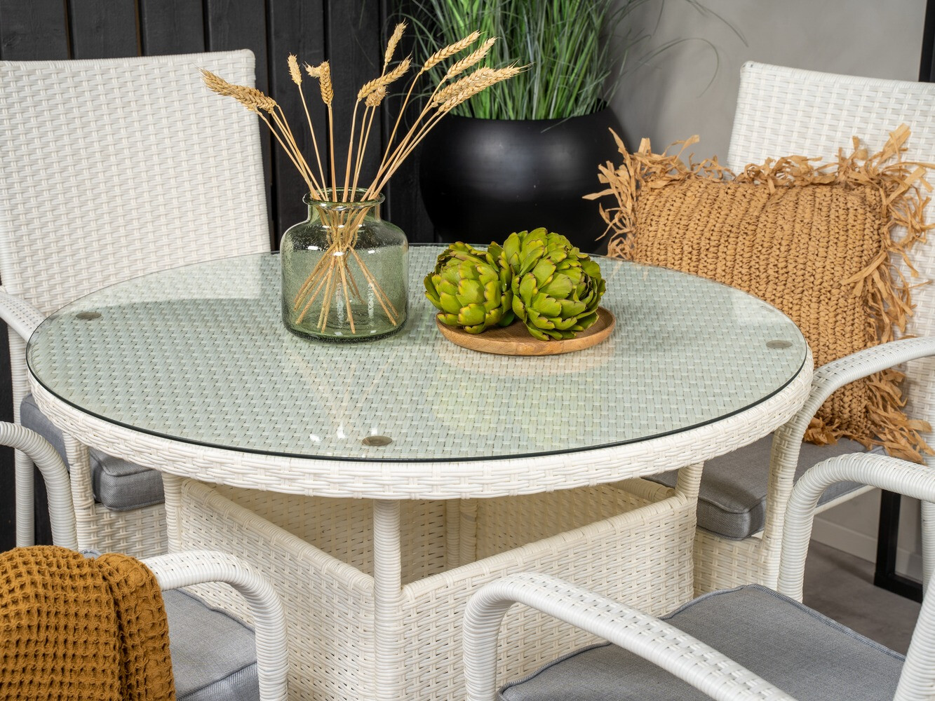 Galds un krēslu komplekts Dallas 620