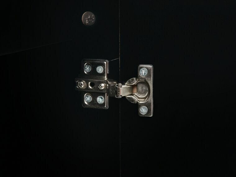 Skapis Berwyn 542 (Gaišs koks + Melns)