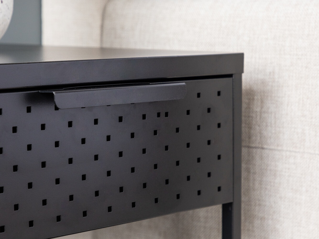 Naktsgaldiņš Dallas 4299 (Melns)