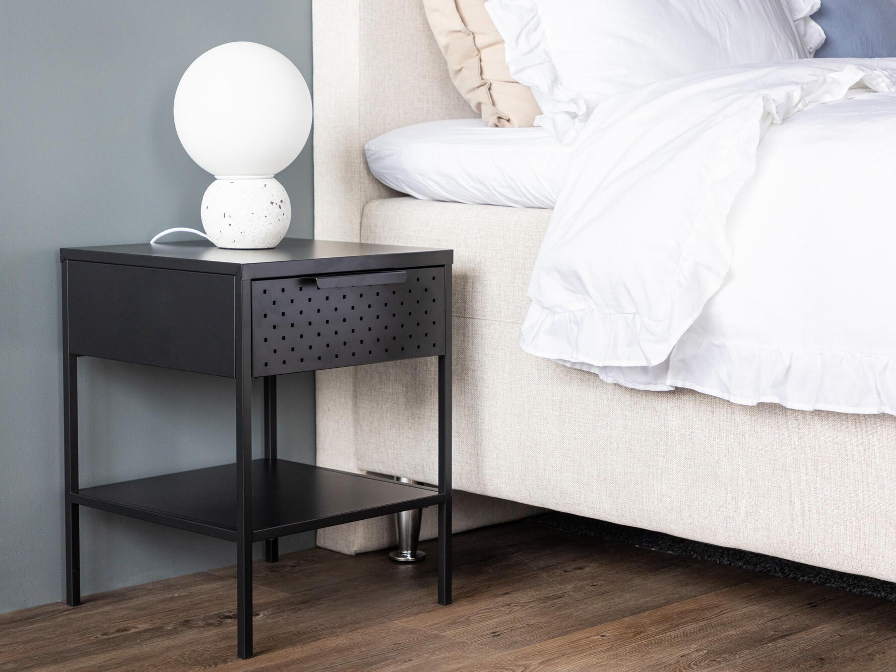 Naktsgaldiņš Dallas 4299 (Melns)