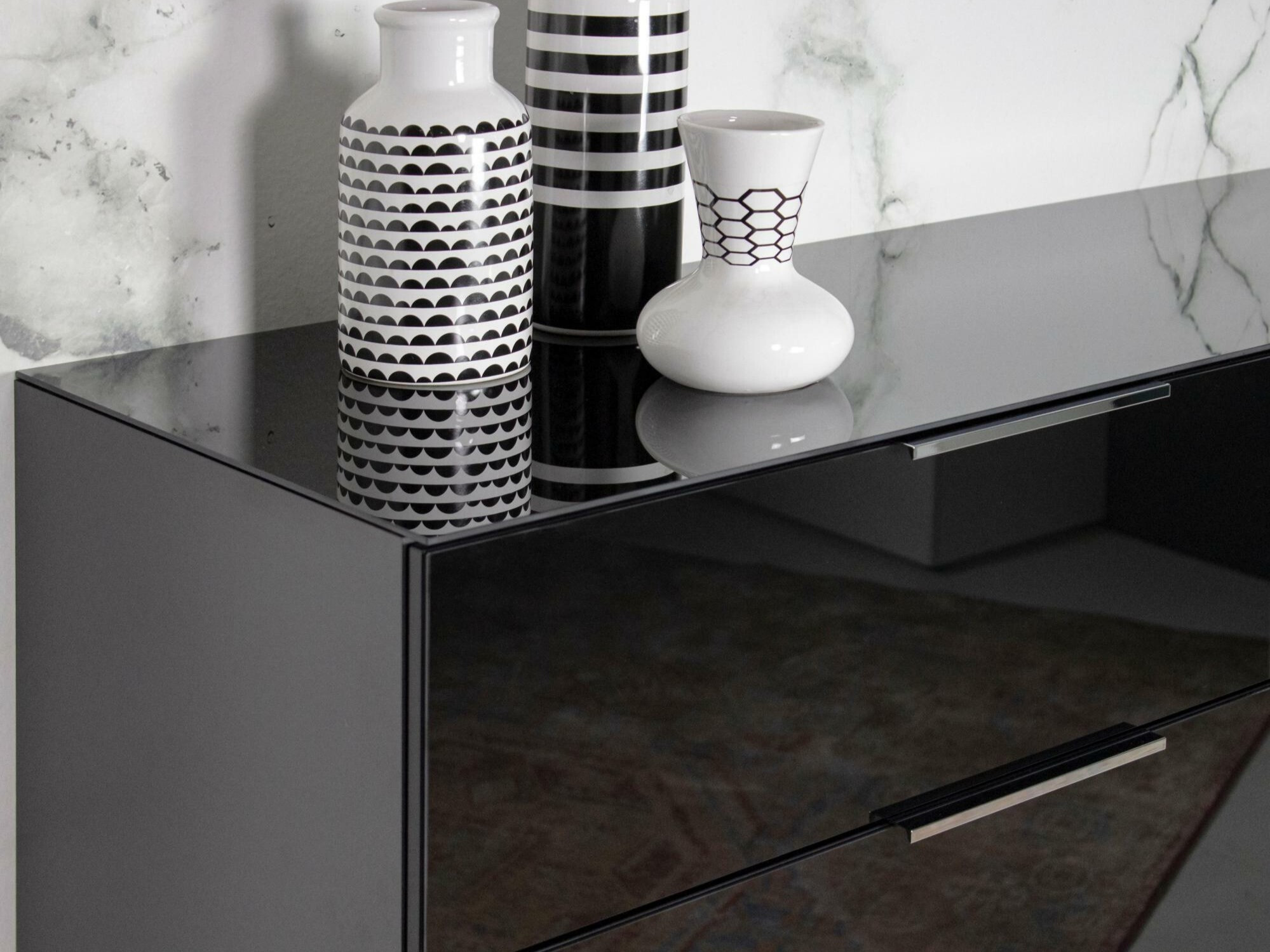 Kumode Sacramento 299 (Melns + Glancēts melns)