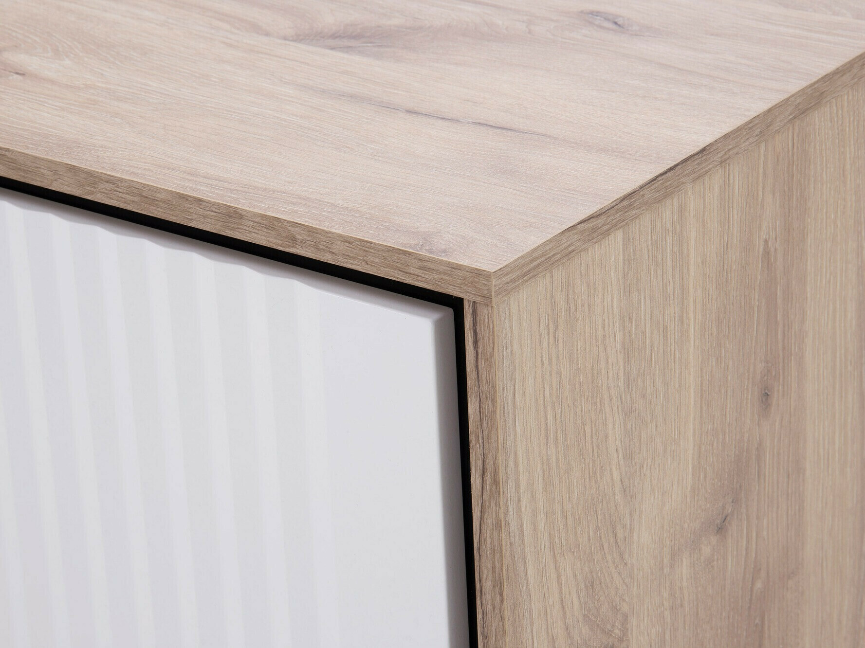 Kомод Domlive 102