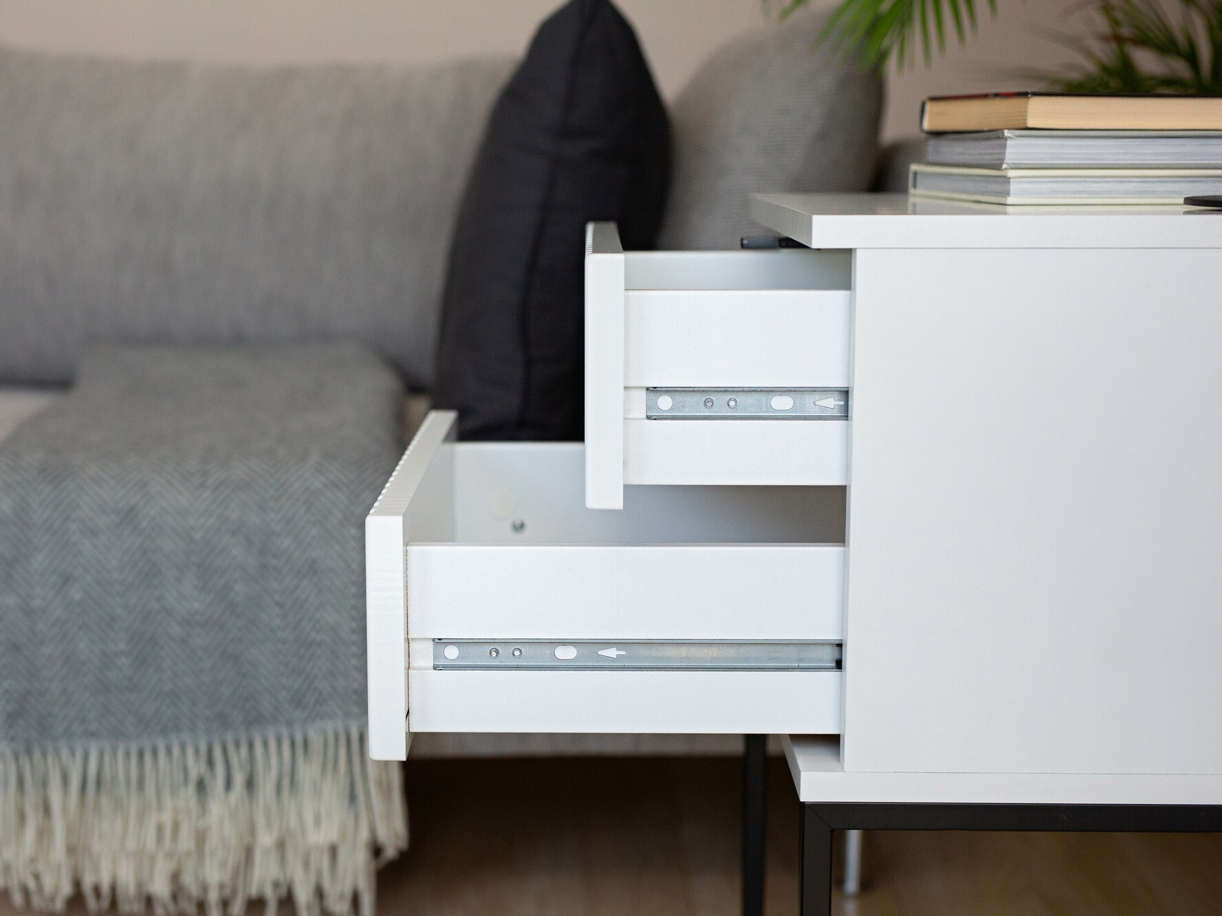 Naktsgaldiņš Bristol 195 (Balts)