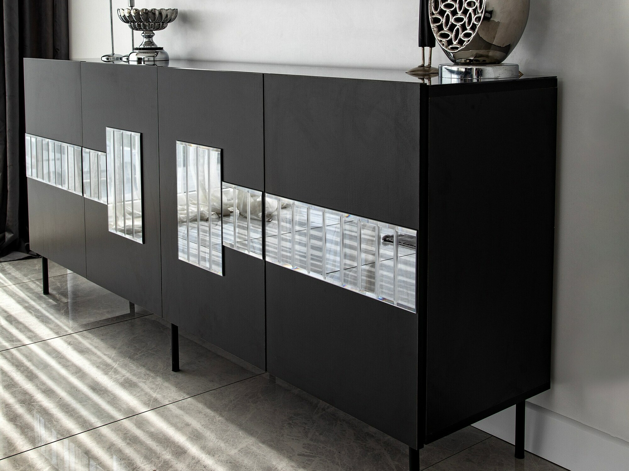 Skapis Kailua 2202 (Melns + sudraba)