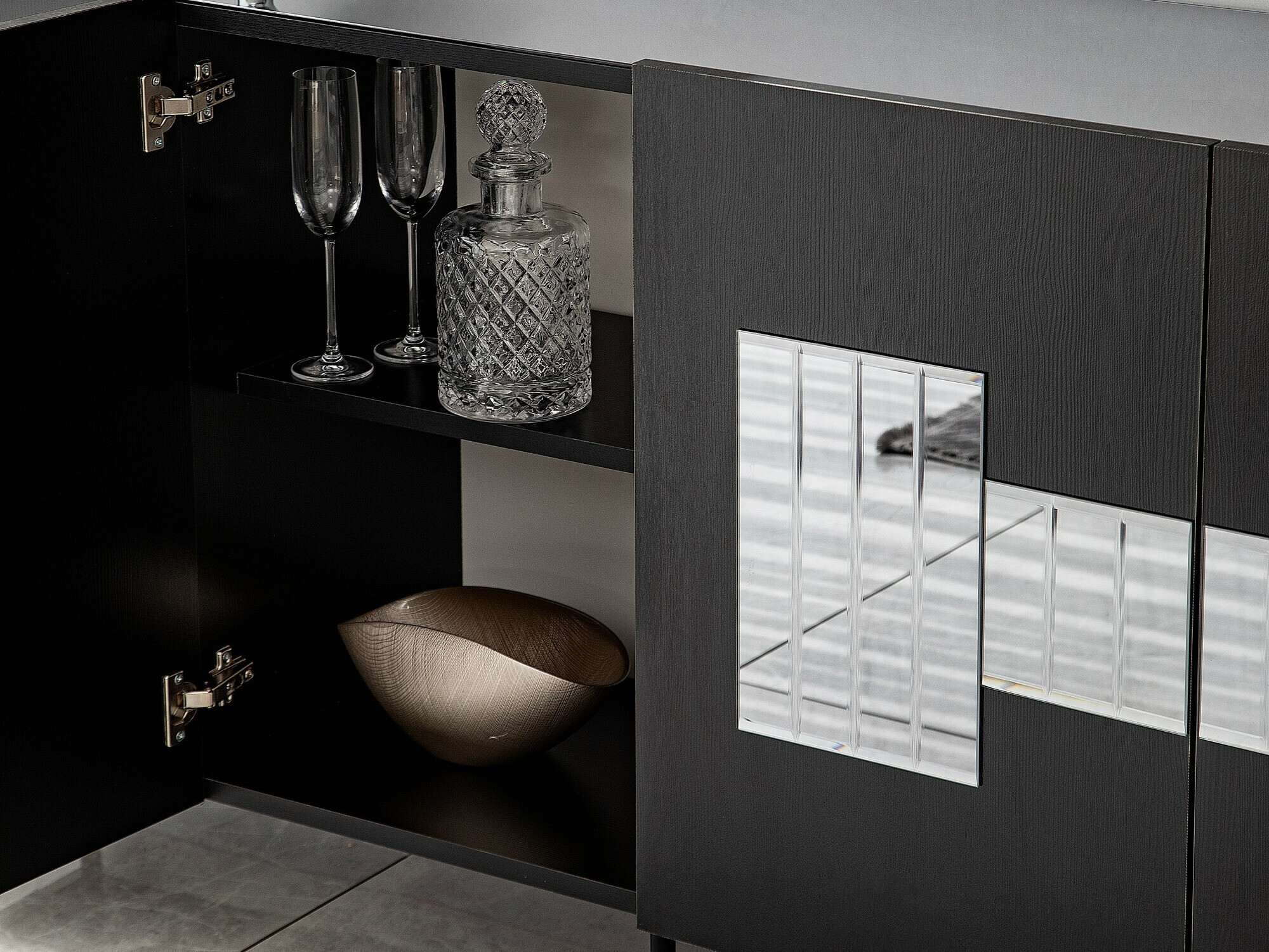 Skapis Kailua 2202 (Melns + sudraba)