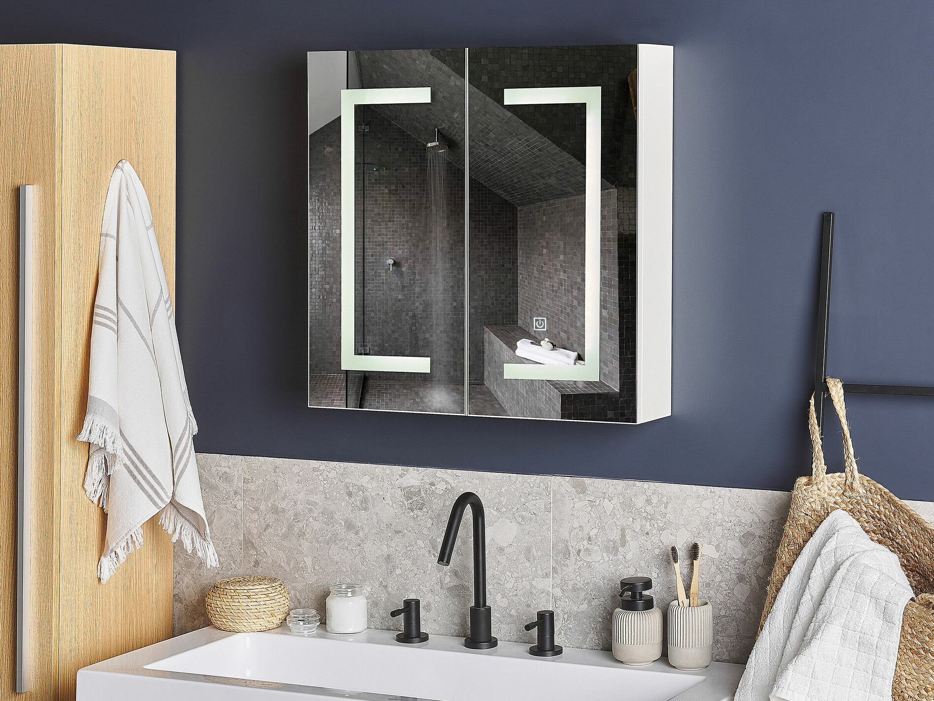 Vannas istabas skapis ar spoguli Berwyn 2153 (Balts)