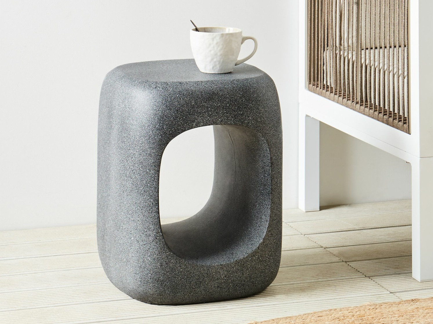 Kafijas galdiņš Berwyn 2159