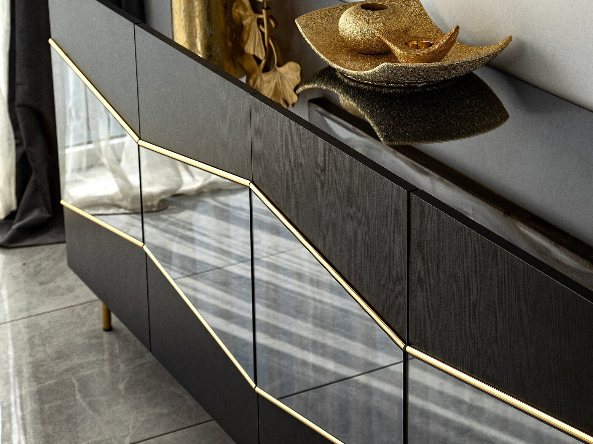 Skapis Kailua 2210 (Melns + Zelta)