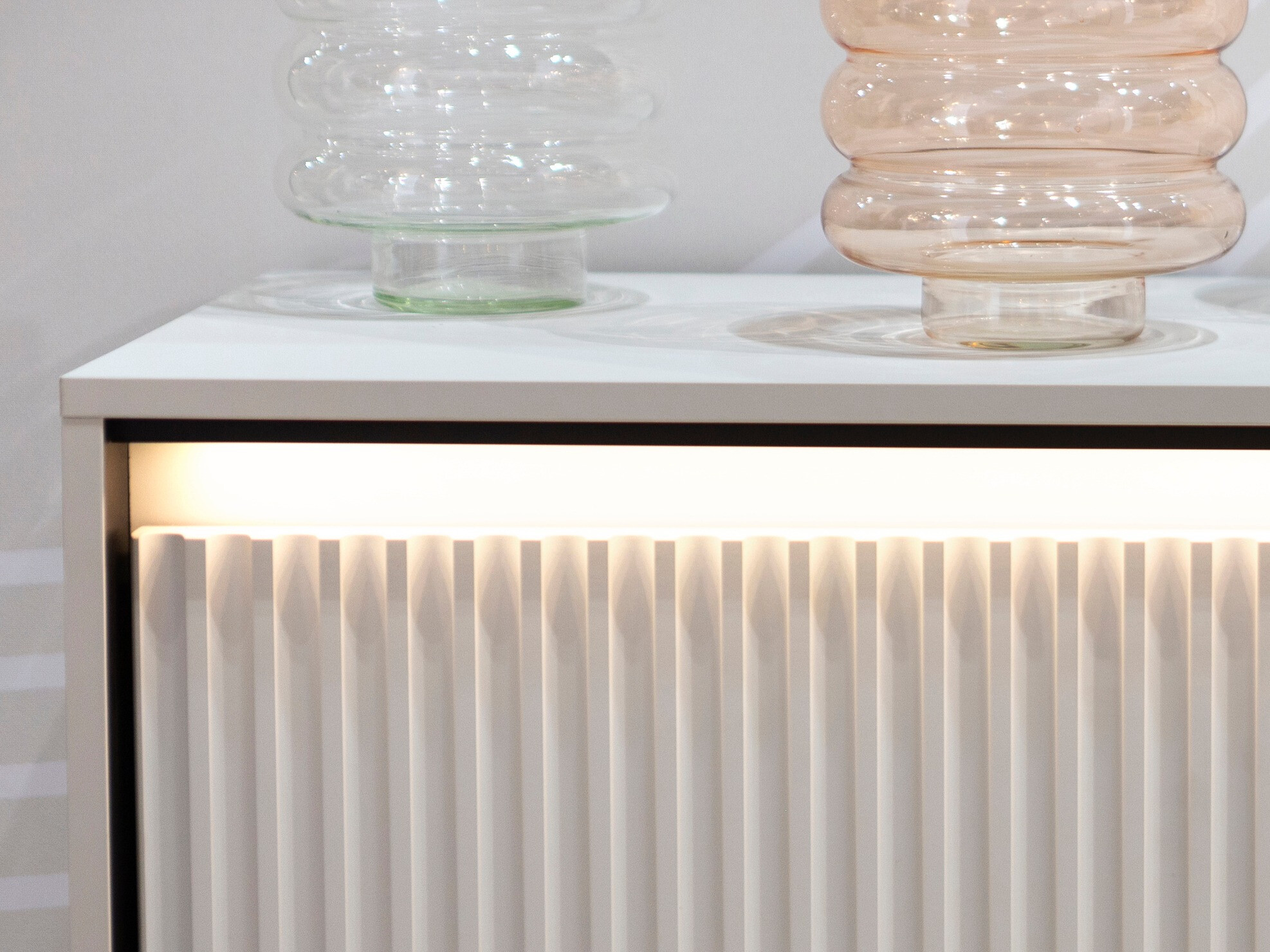 Kumode Fernolu 100 (Balts + Melns)