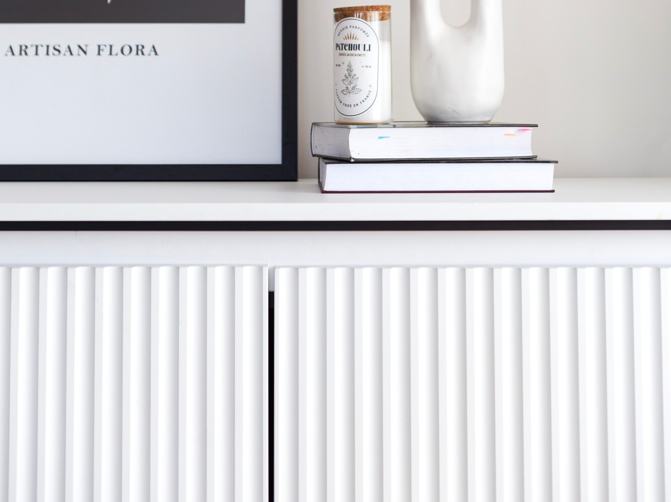 Kumode Fernolu 100 (Balts + Melns)