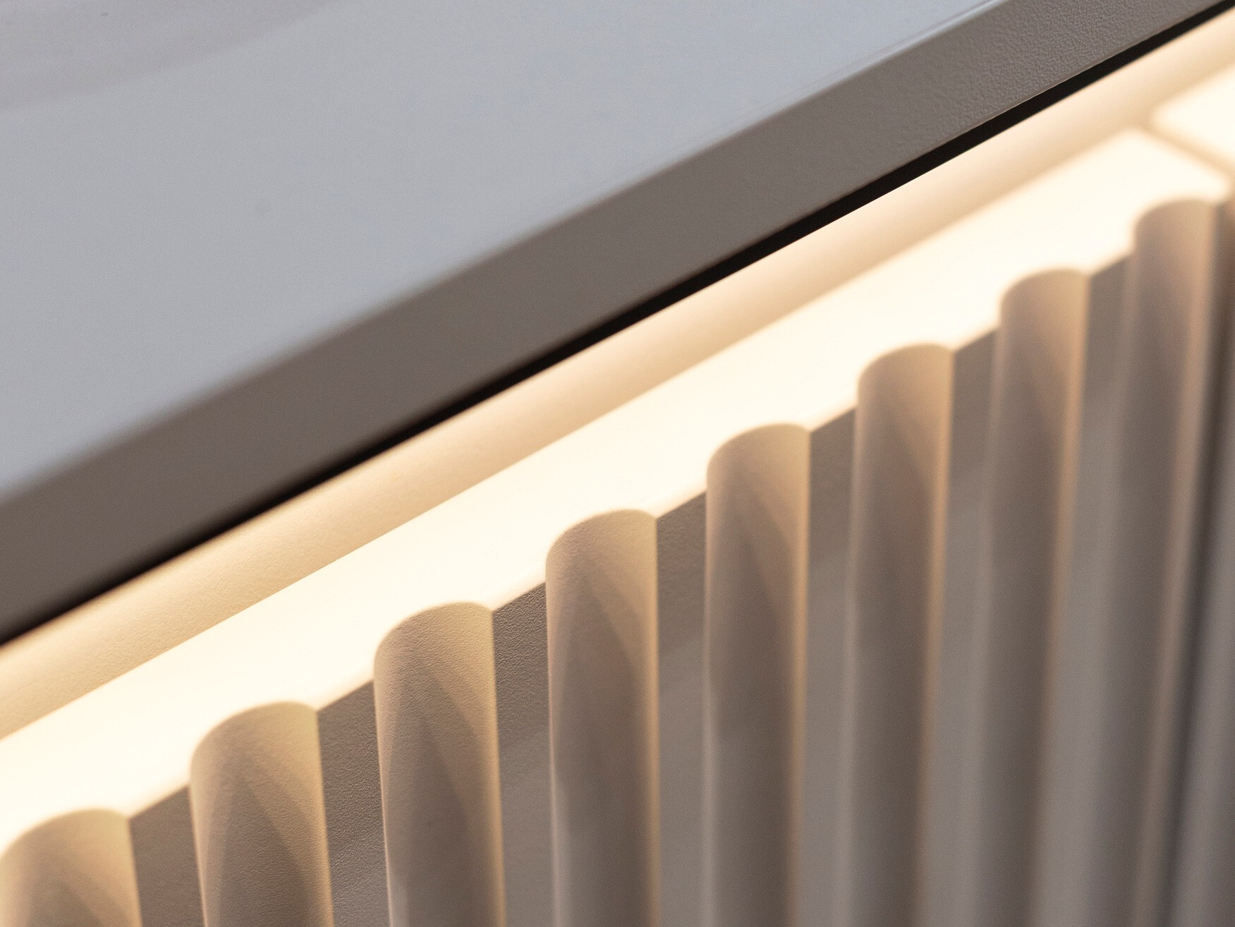 Kumode Fernolu 100 (Pelēks + Melns)