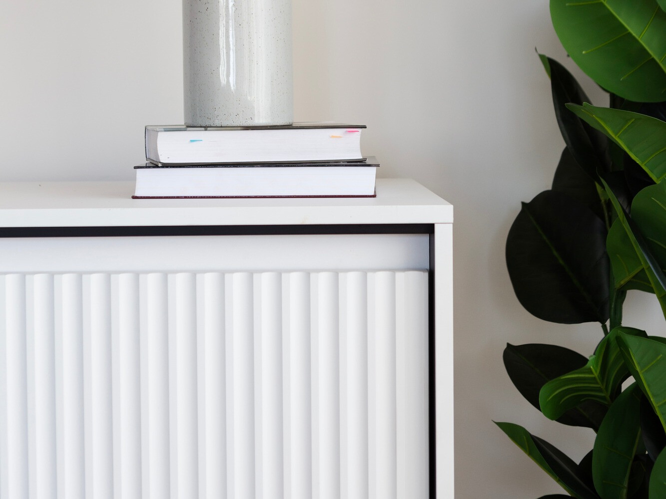 Skapis Fernolu 101 (Balts + Melns)