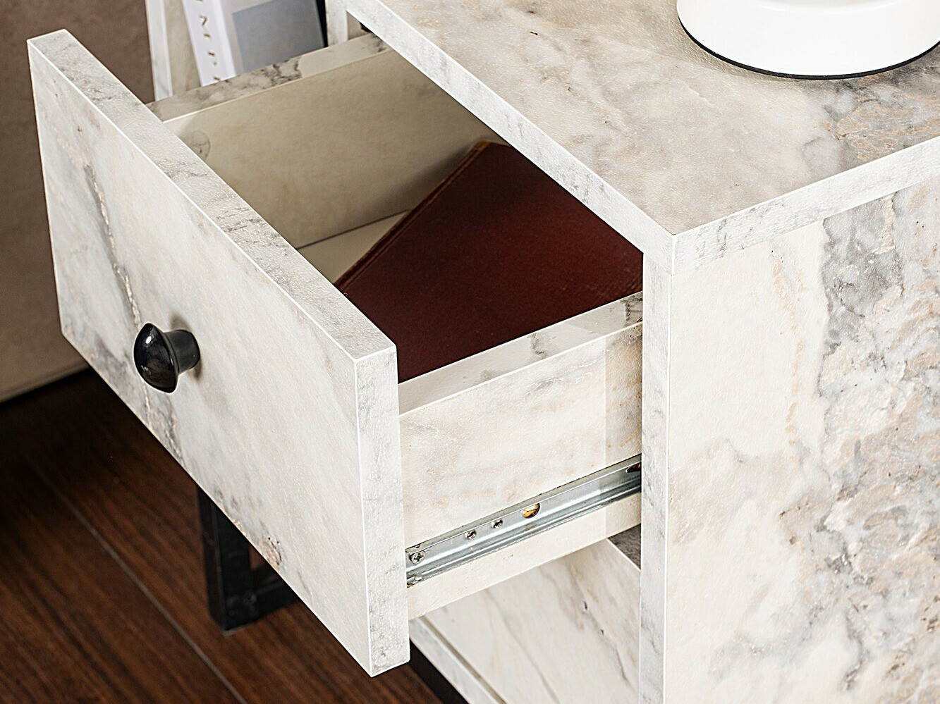 Naktsgaldiņš Novato 109 (Balts marmors + Melns)