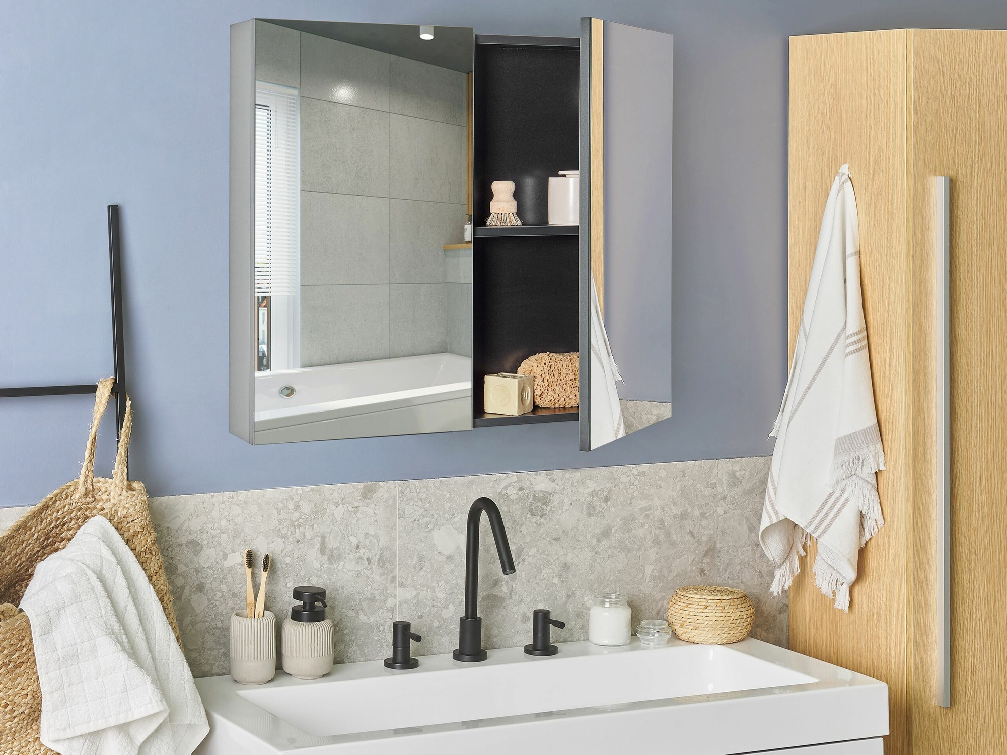 Vannas istabas skapis ar spoguli Berwyn 2350 (Melns)