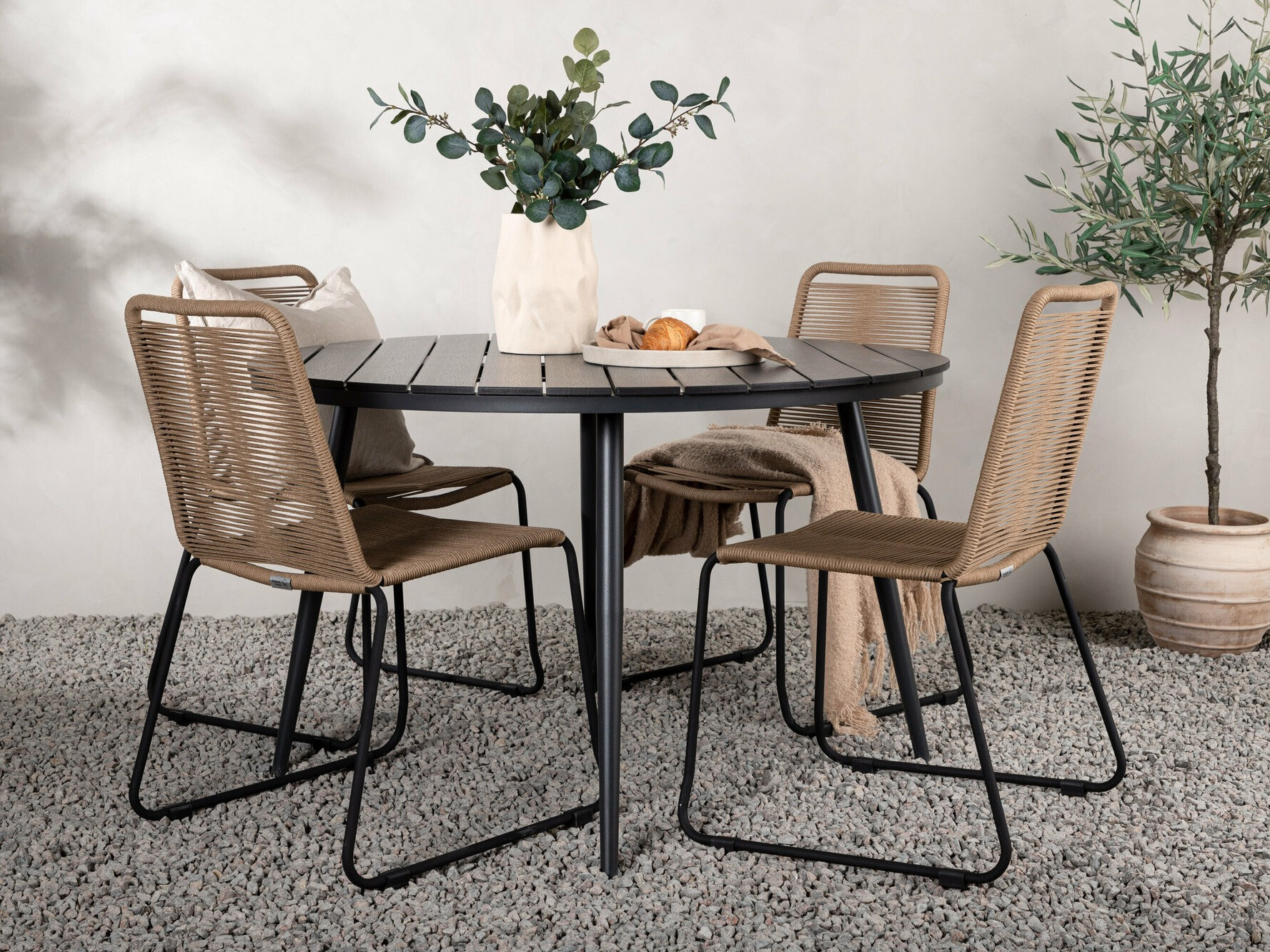 Galds un krēslu komplekts Dallas 4670