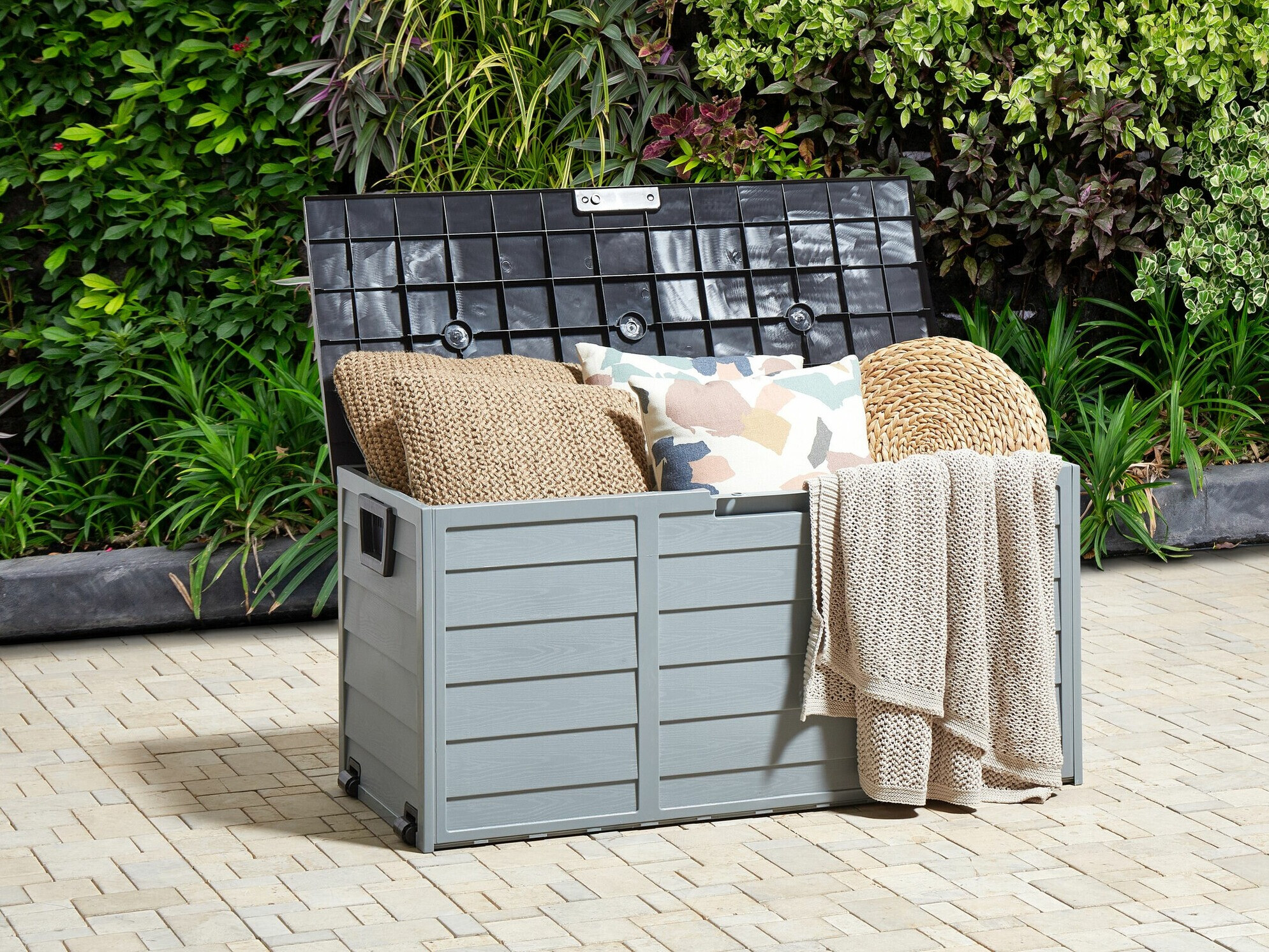 Dārza uzglabāšanas kaste Berwyn 2484 (Melns)