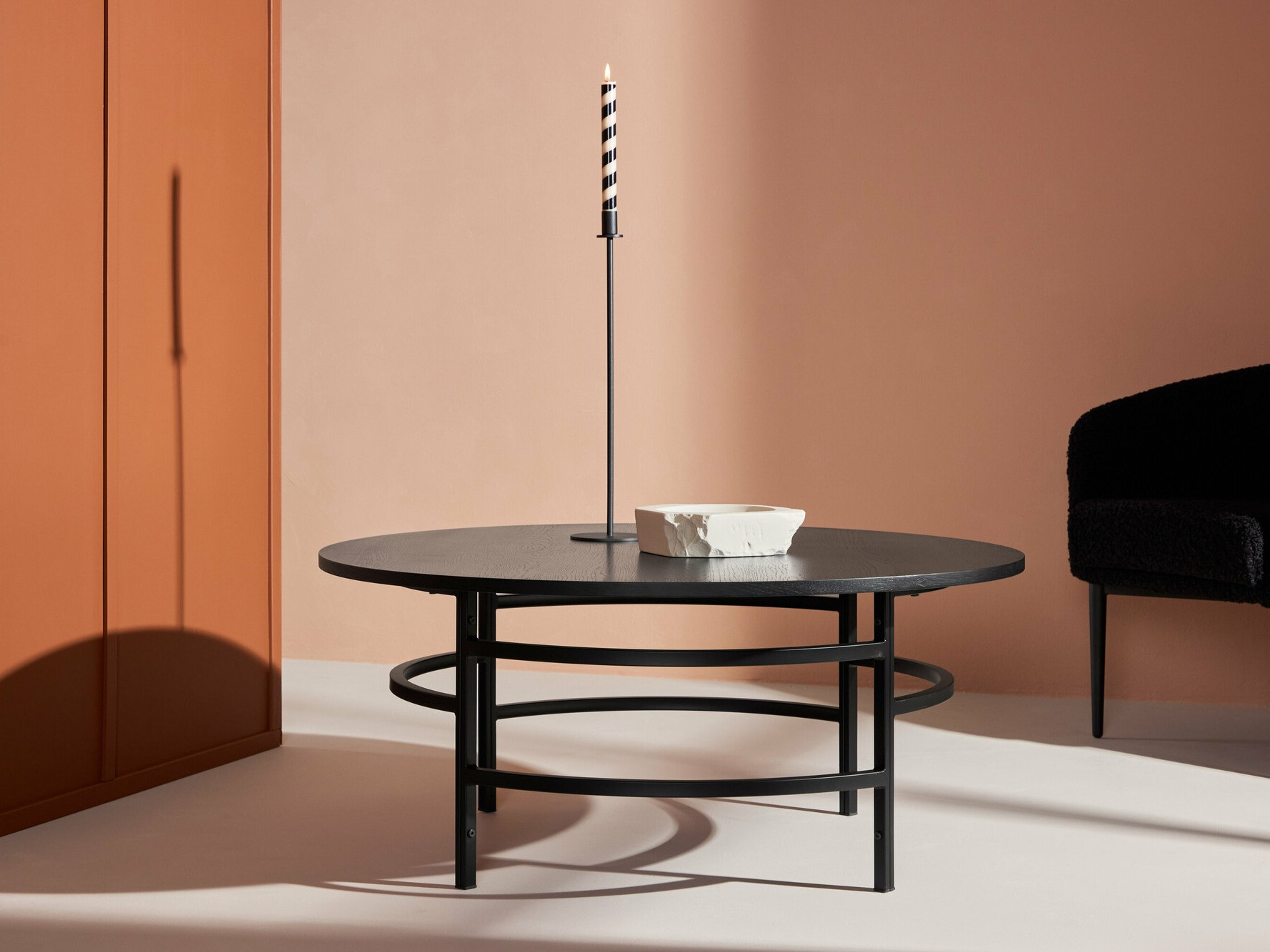 Žurnālu galdiņš Dallas 4696 (Melns)