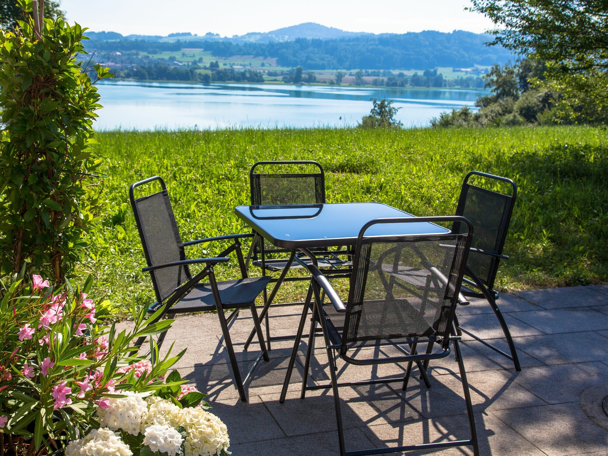 Galds un krēslu komplekts Berwyn 2501