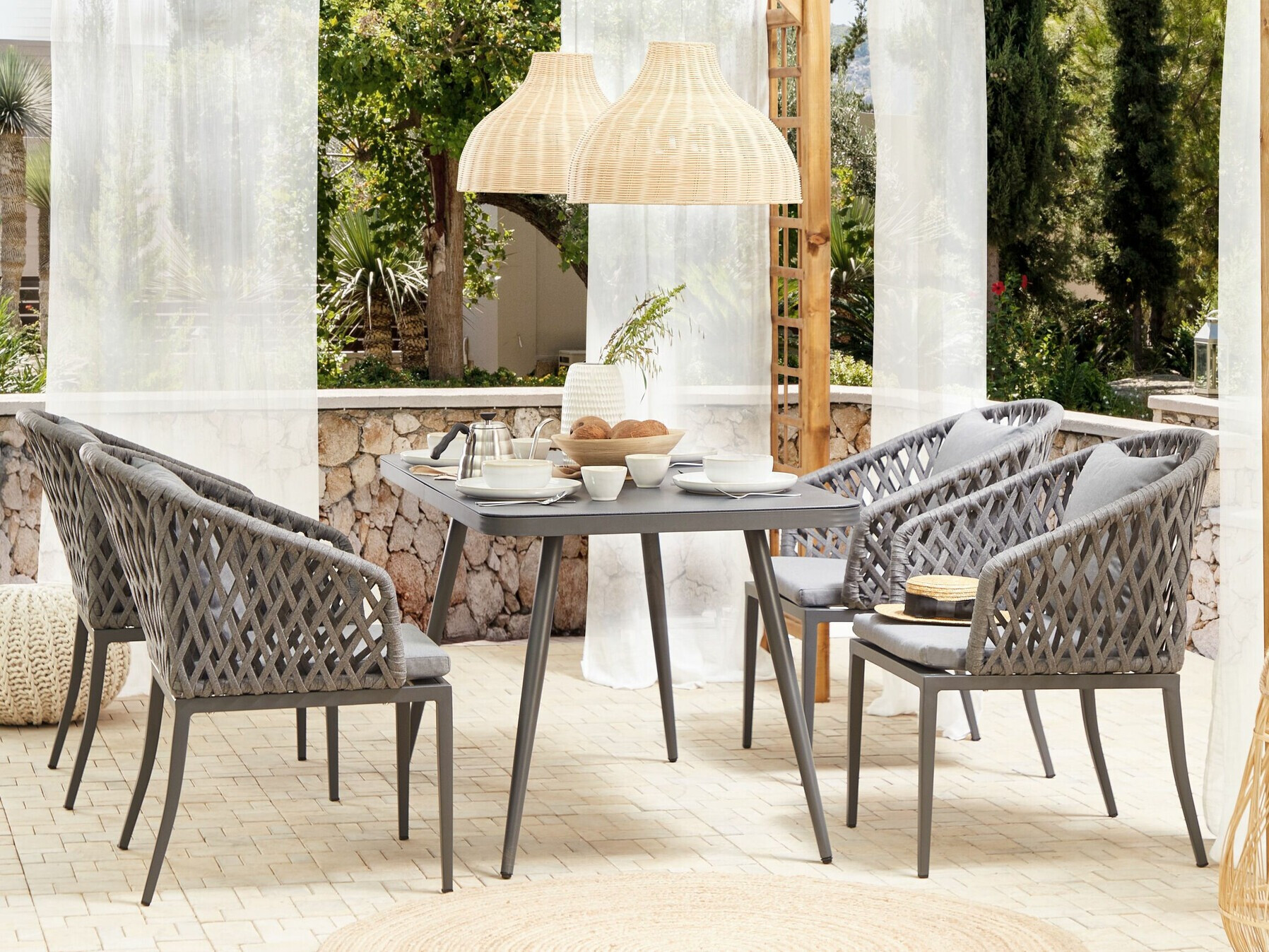 Садовый стол Berwyn 2512