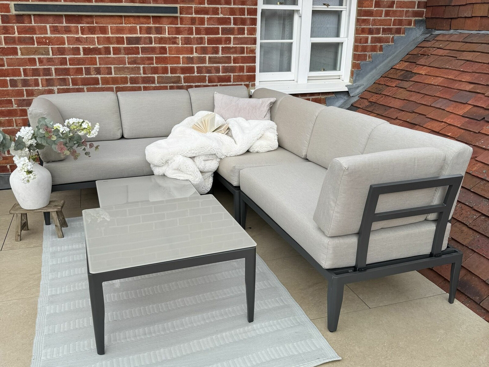 Dārza mēbeļu komplekts Berwyn 2539 (Pelēks + Bēšs)