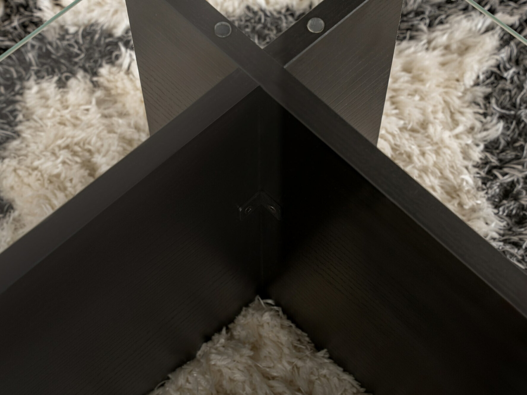 Žurnālu galdiņš Novato 113 (Melns)