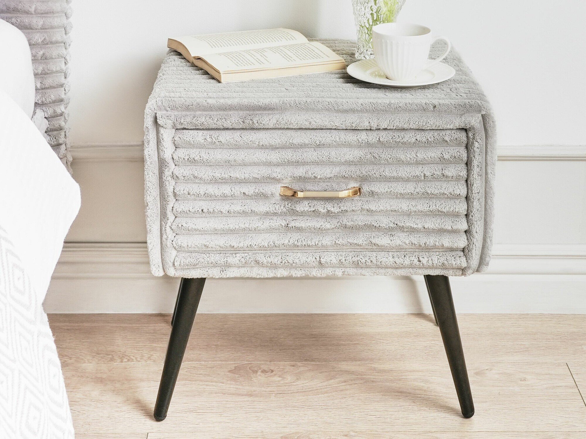 Naktsgaldiņš Berwyn 2590 (Gaiši pelēks)