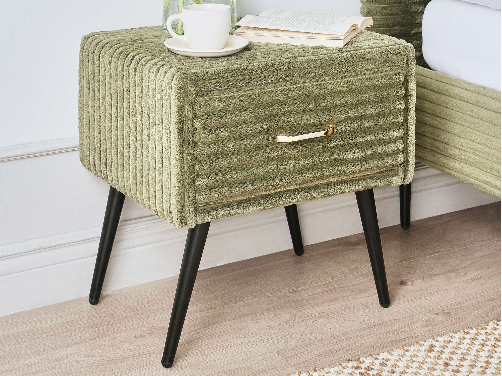 Прикроватная тумбочка Berwyn 2590 (Зелёный)