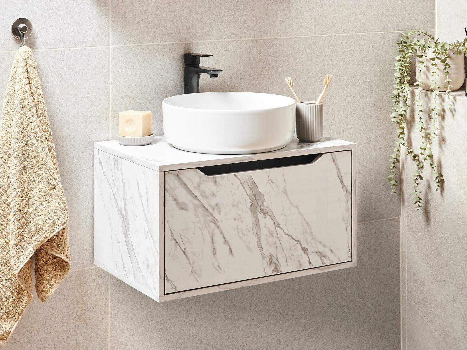 Piekarams vannas istabas skapītis izlietnei Berwyn 2644 (Balts marmors)