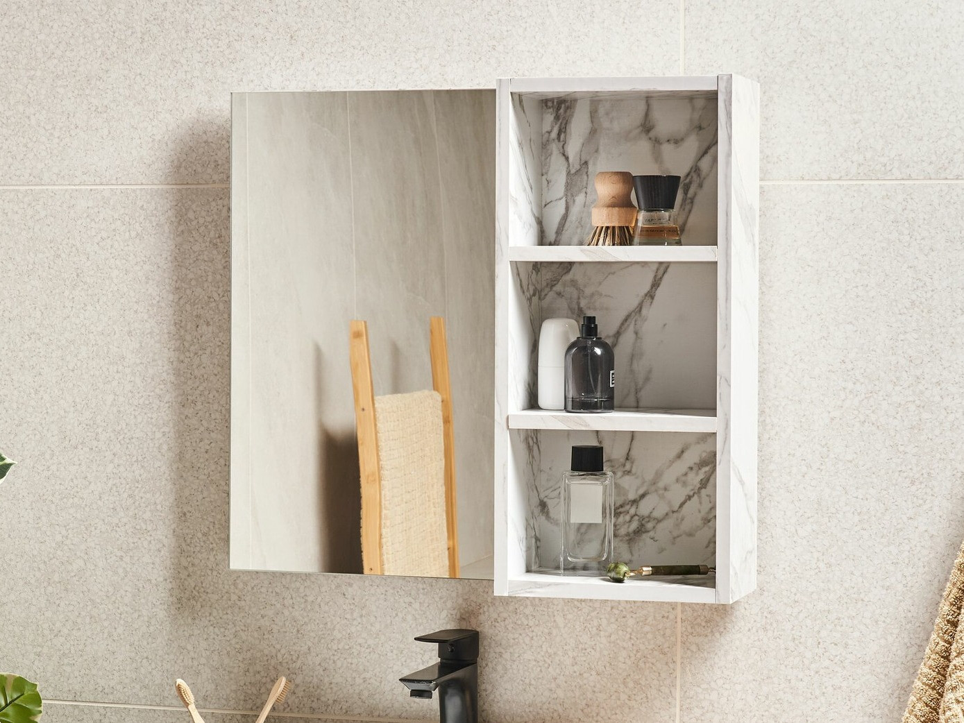 Зеркало в ванной Berwyn 2643 (Белый мрамор)