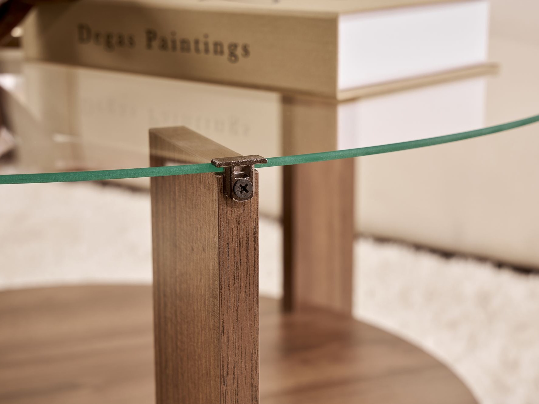 Žurnālu galdiņš Novato 118 (Riekstkoks)