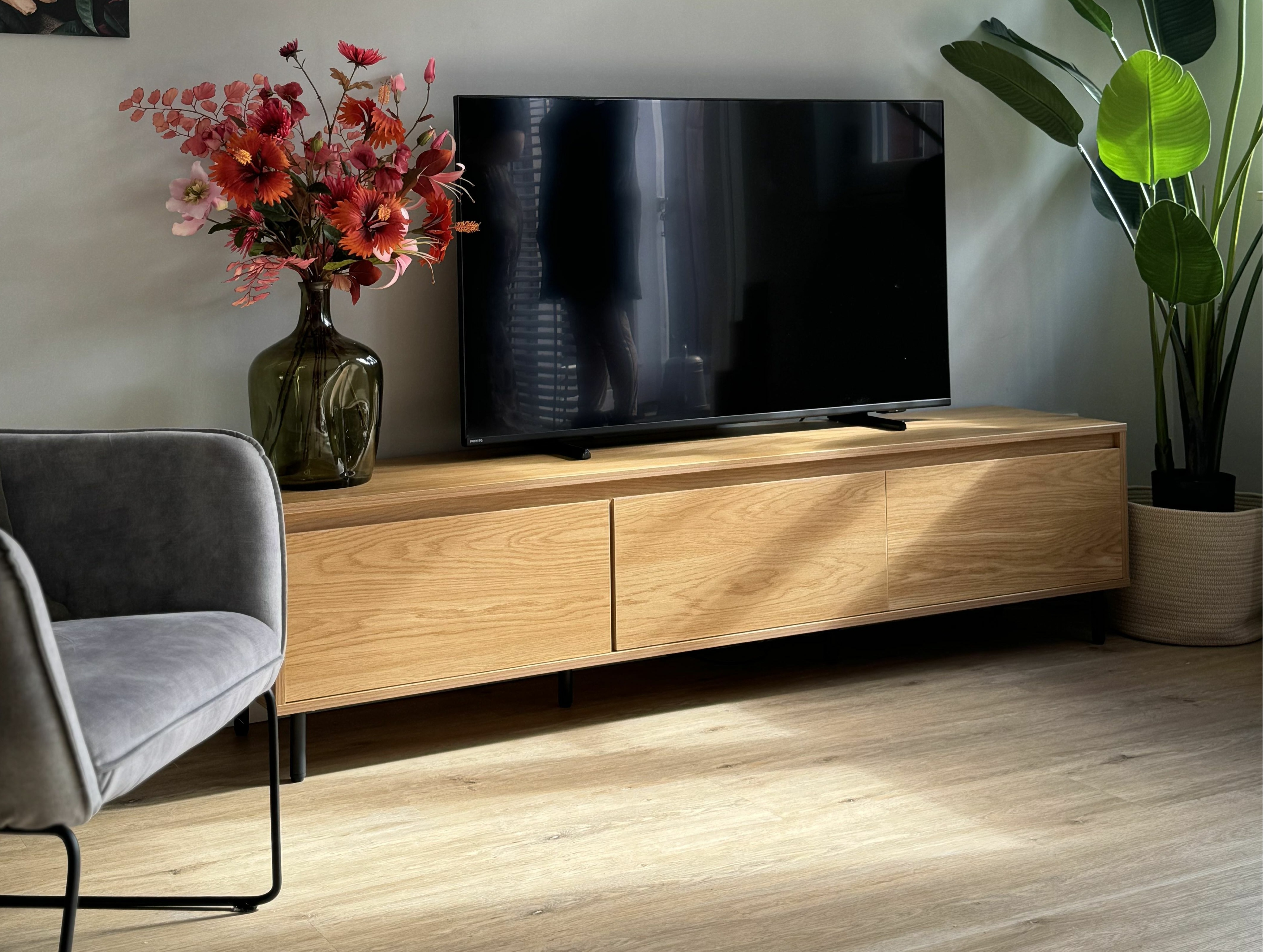 TV galds Berwyn 3310 (Gaišs koks)